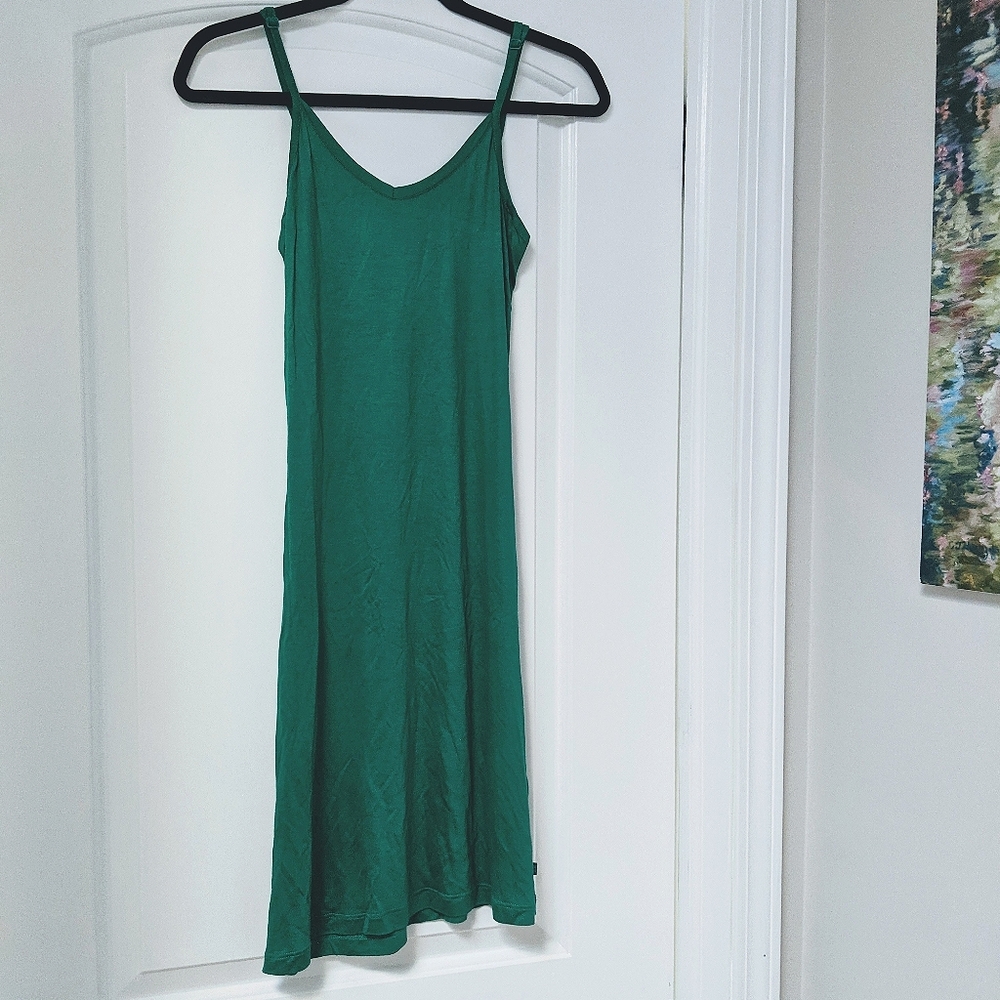 💖dept // nwot Deep Jewel Tone Green Strap Midi dress
